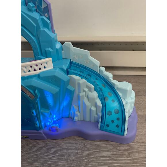 Fisher Price Little People Disneys Froze Elsa Ice Palace Playset - Picture 4 of 7